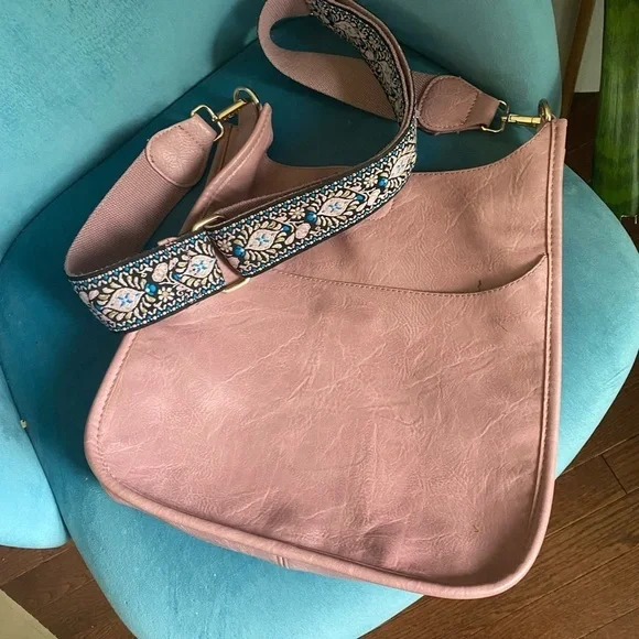 𝅺large Vegan Leather Messenger cross body Bag with strap